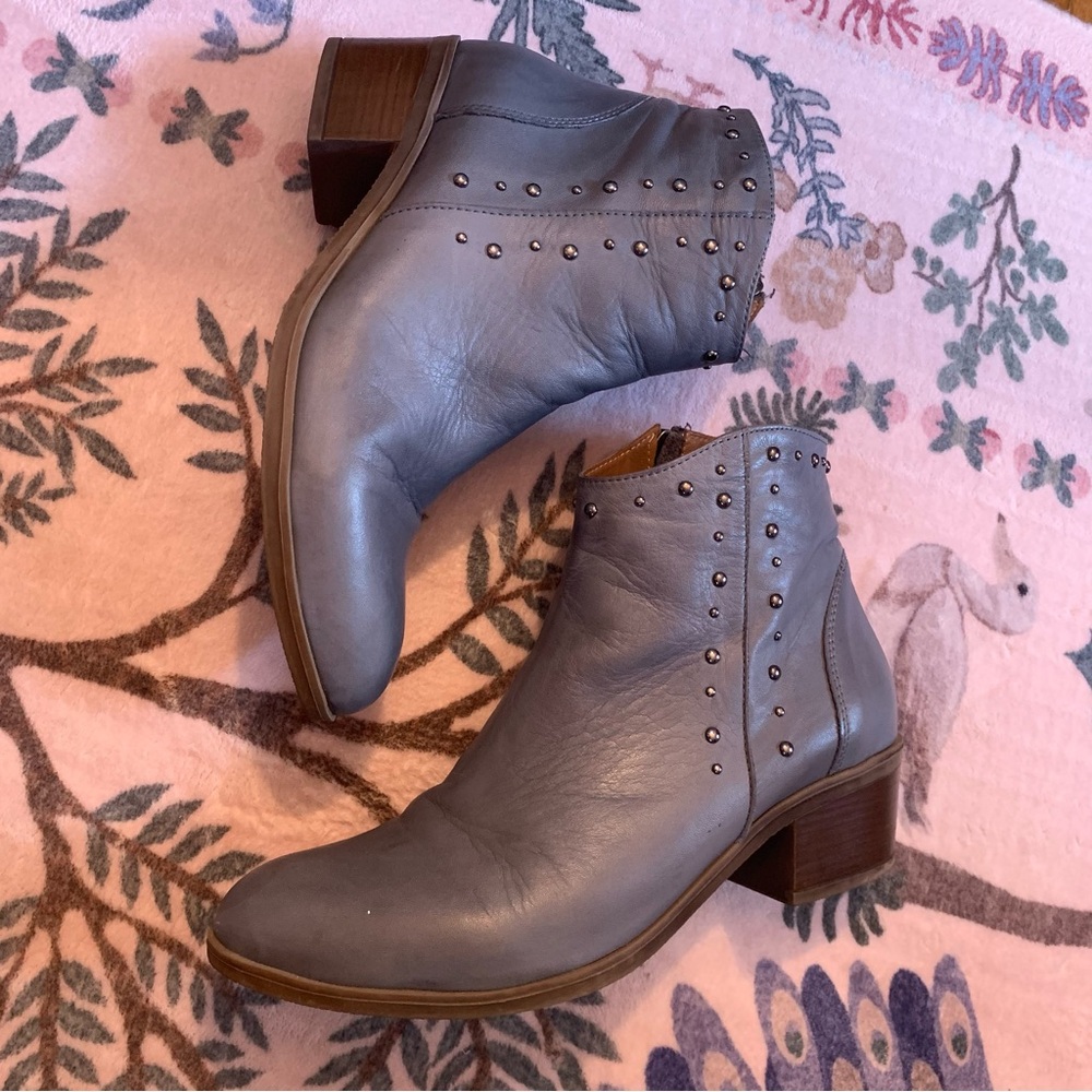 SPRING STEP Leather Gray Studded Ankle Boots